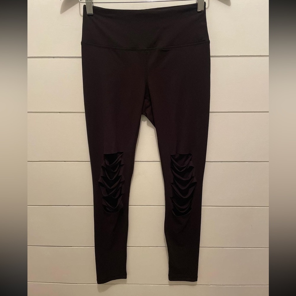 “Ripped” leggings
